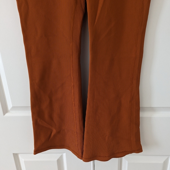 ATHLETA ELATION RIB CROP FLARE ATHLETIC PANT large - Picture 4 of 4